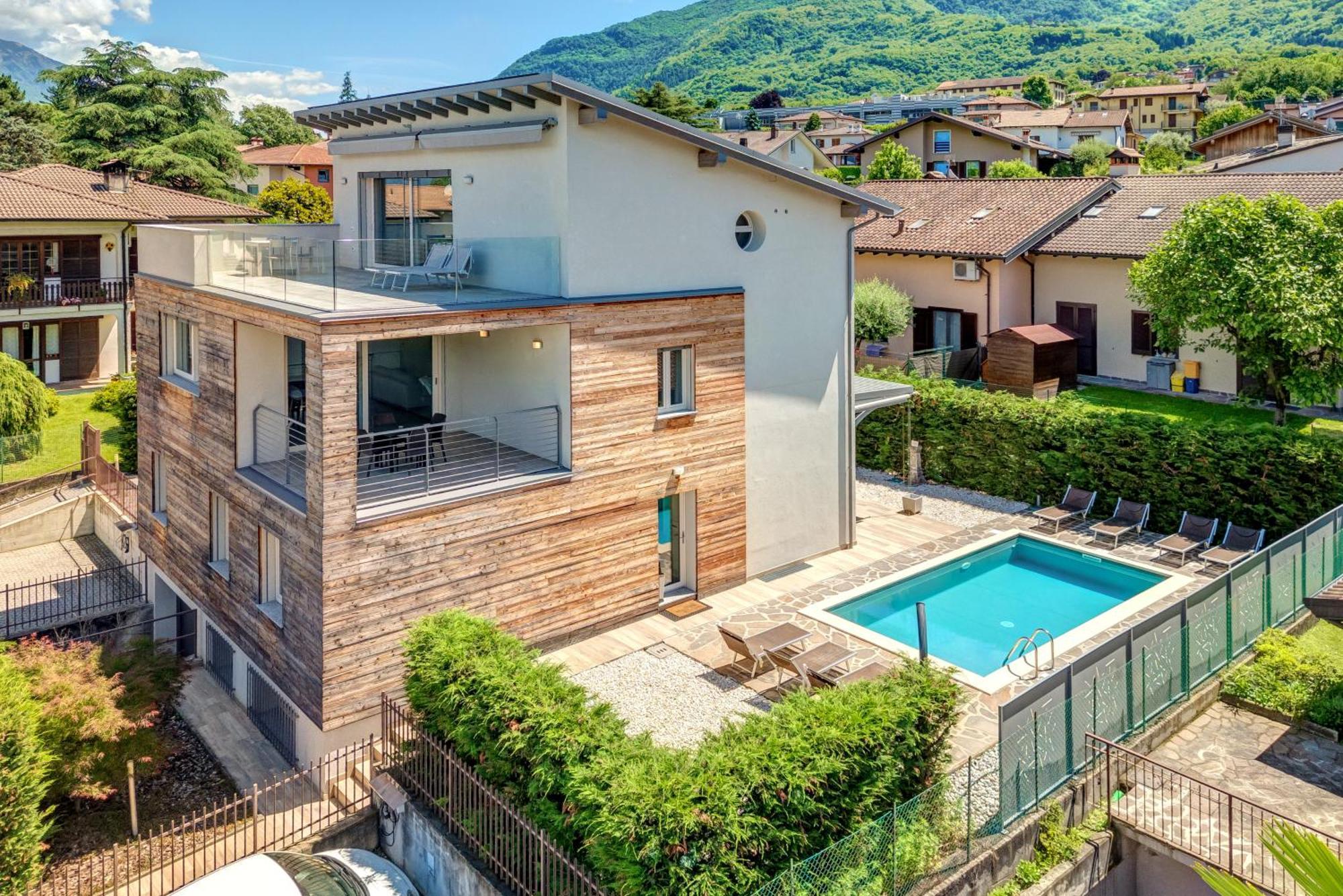 Villa Family With Pool And Amazing Panoramic Penthouse Colico Exterior photo
